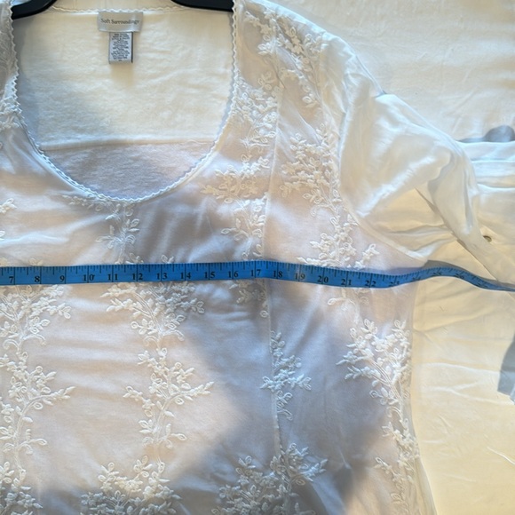 Pretty Soft Surroundings Top - Picture 4 of 5